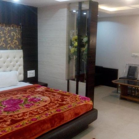 Hotel Priya Palace Ранчі Екстер'єр фото