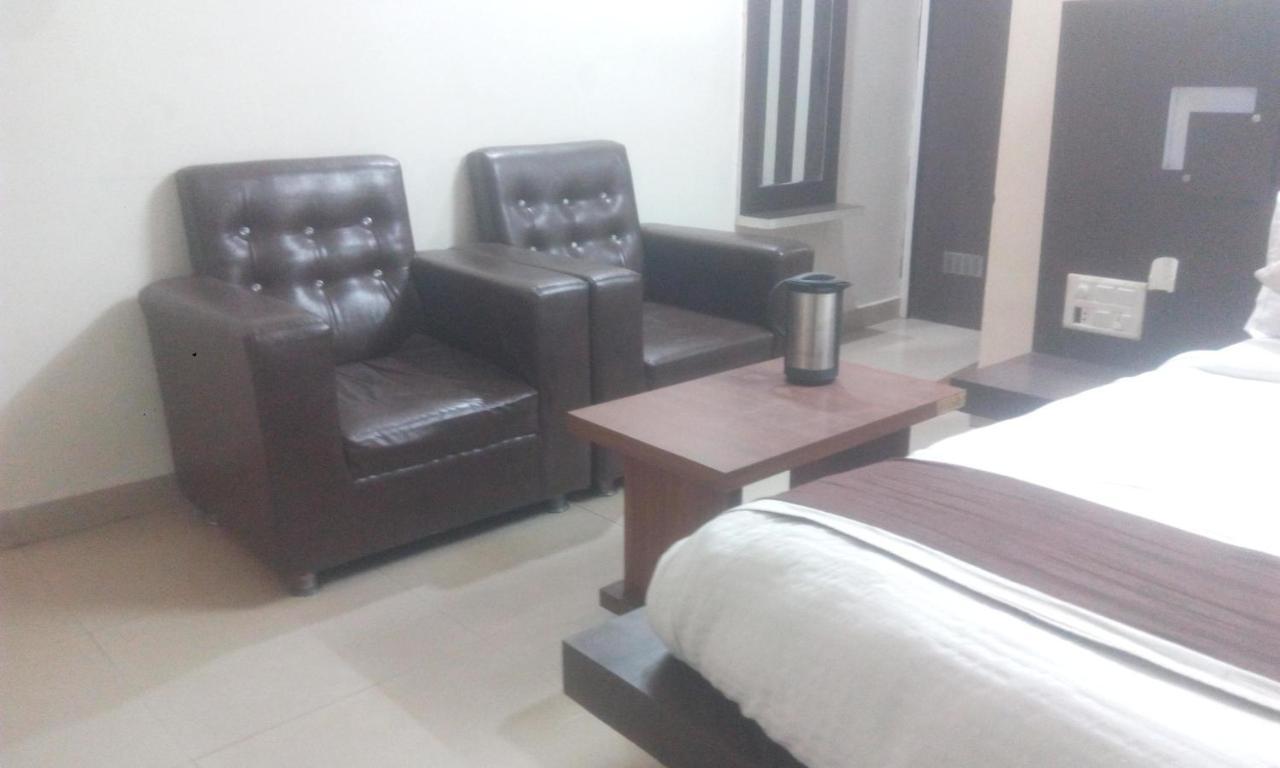 Hotel Priya Palace Ранчі Екстер'єр фото