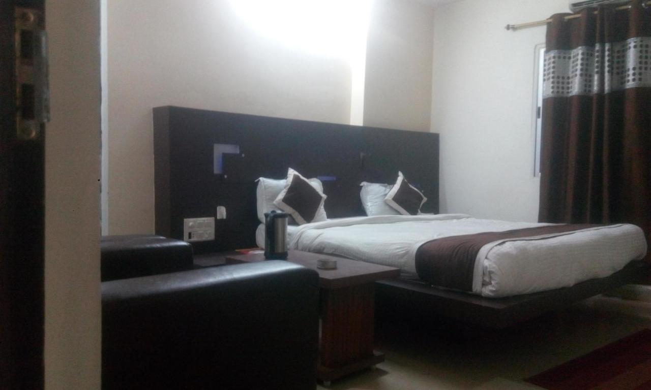 Hotel Priya Palace Ранчі Екстер'єр фото
