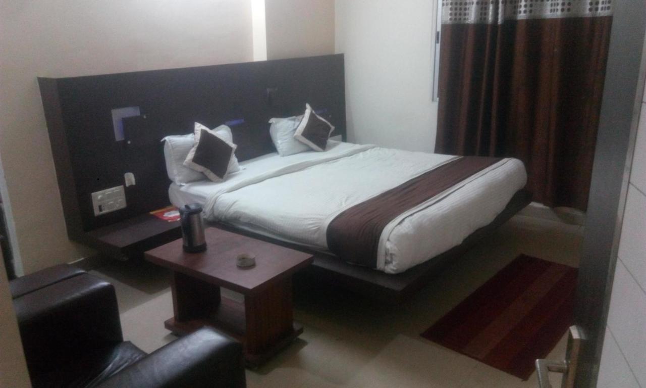 Hotel Priya Palace Ранчі Екстер'єр фото