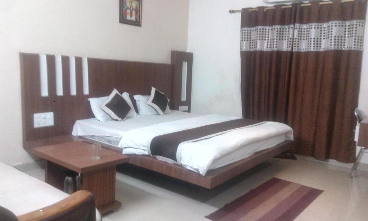 Hotel Priya Palace Ранчі Екстер'єр фото