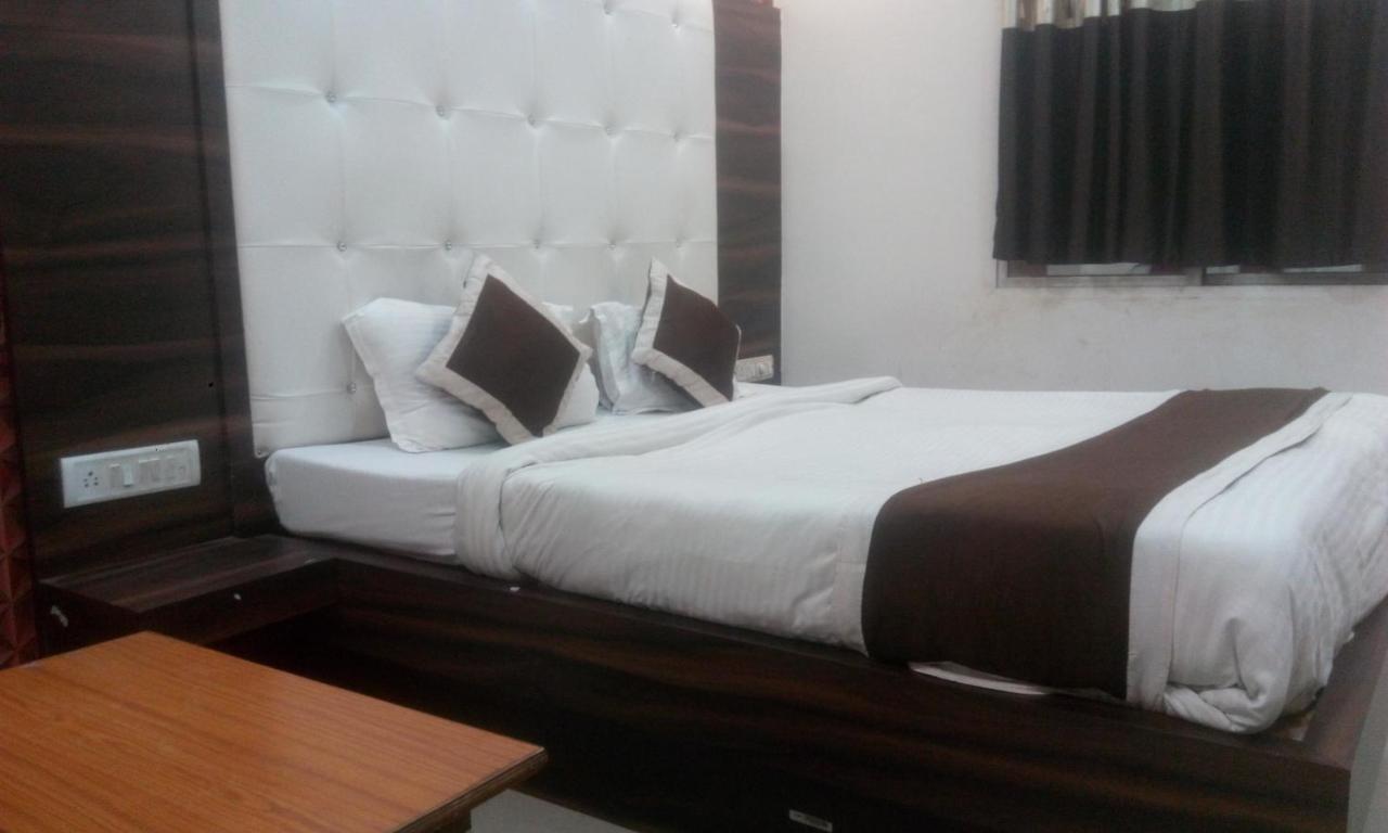 Hotel Priya Palace Ранчі Екстер'єр фото