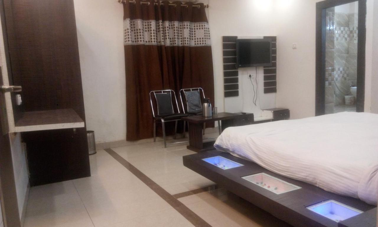 Hotel Priya Palace Ранчі Екстер'єр фото